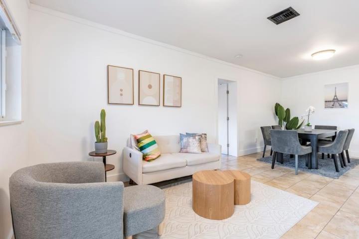 Cozy Pet-friendly & With Free Parking Сasa de vacaciones *